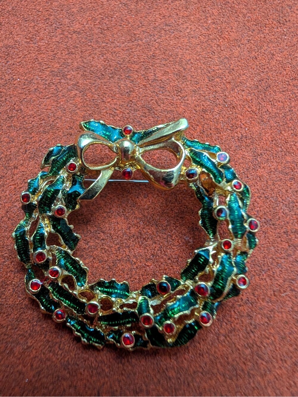 Vintage Gold Tone Enamel Beaded Christmas Holiday Wreath Pin Brooch